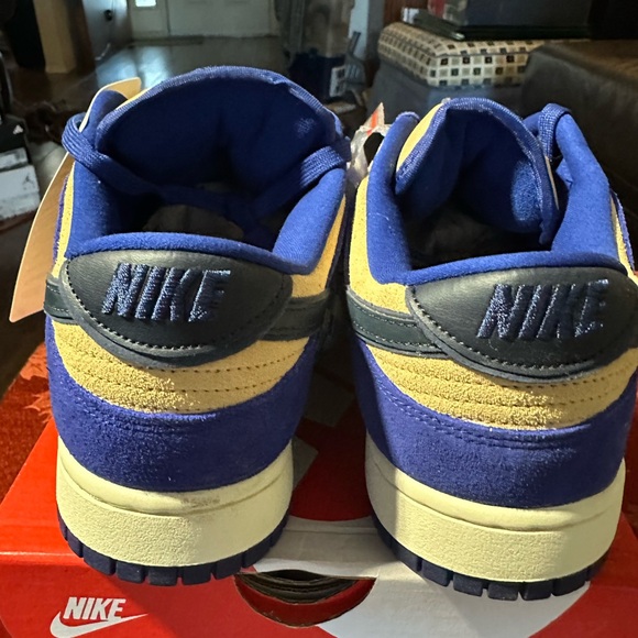 Brand new women’s Nike dunk low LX size 10 1/2 - Picture 4 of 5